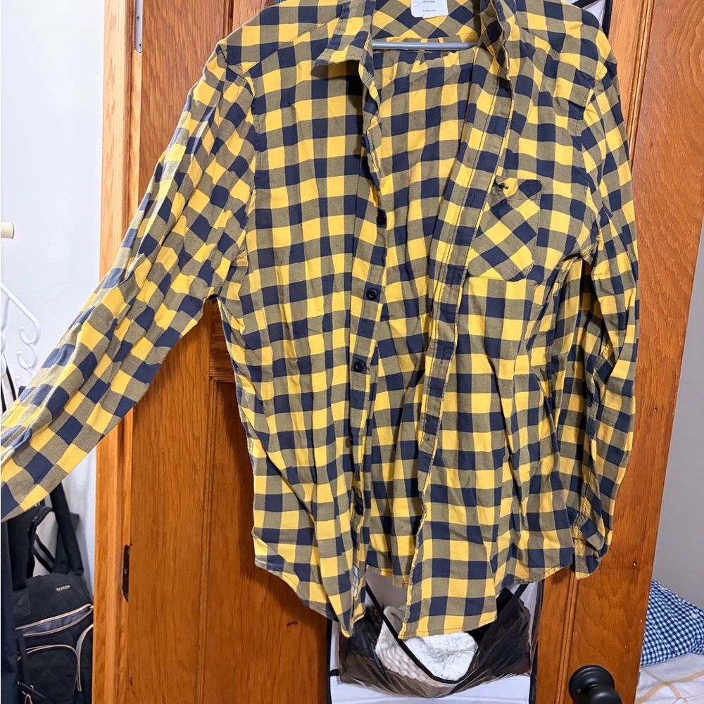American Eagle Outfitters Yellow and Black Plaid Shirt